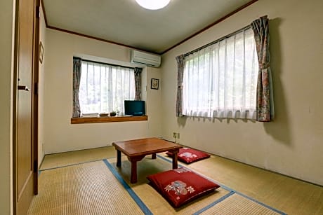 Japanese-Style Triple Room with Shared Bathroom