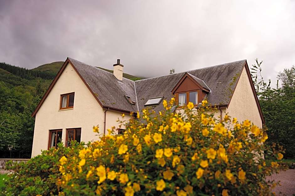 Woodlands House with Hot Tub