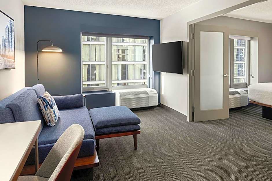 Courtyard by Marriott Chicago Downtown/River North