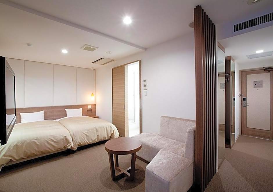 Photo 1 of 15 of Executive 2 Beds, Smoking