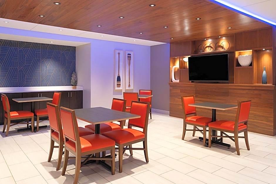 Holiday Inn Express Sheboygan-Kohler / I-43 By IHG