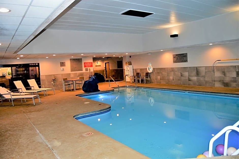Country Inn & Suites by Radisson, La Crosse, WI