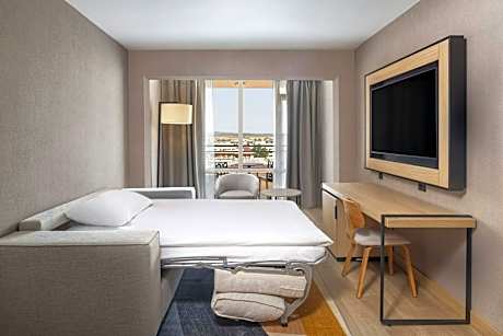 Suite City View, Suite, 1 King, Sofa Bed, Resort View, Balcony