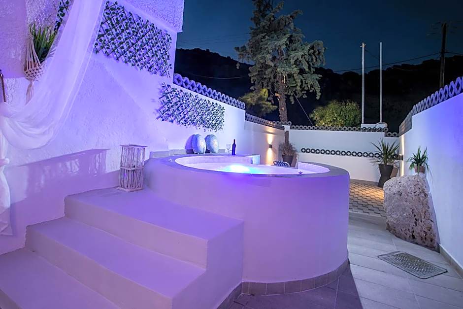 CASA MIKELE by Sarikas - SEA SIDE SUITES and STUDIOS -adults only