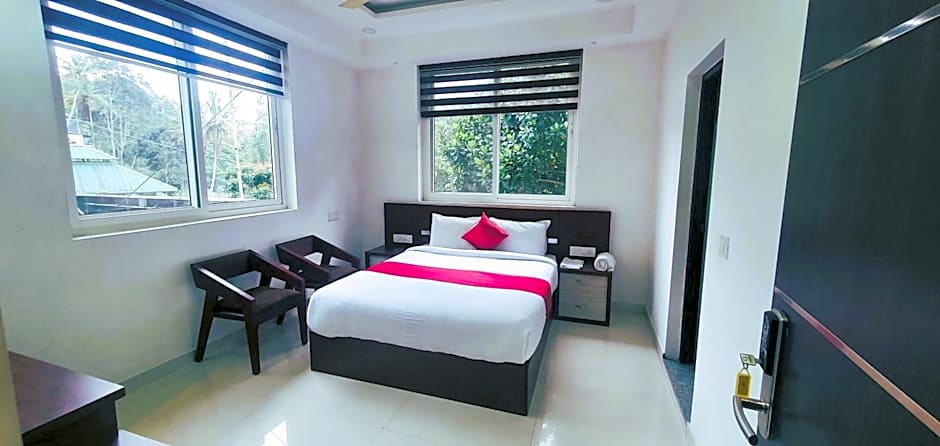 Photo 1 of 2 of Deluxe 1 King Bed