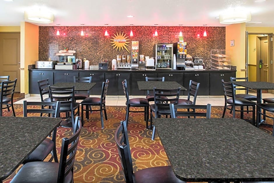 La Quinta Inn & Suites by Wyndham Salina