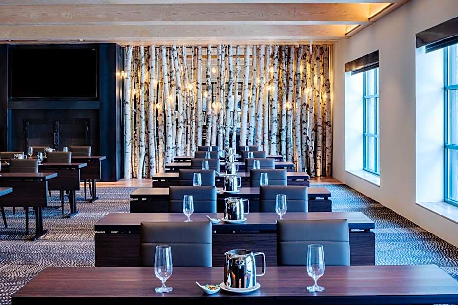 The Cloudveil, Autograph Collection