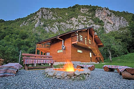 Pensiunea Huda lui Papara