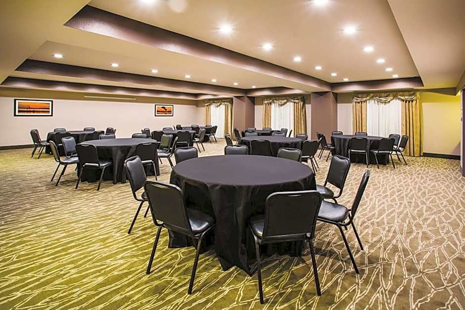 La Quinta Inn & Suites by Wyndham Russellville