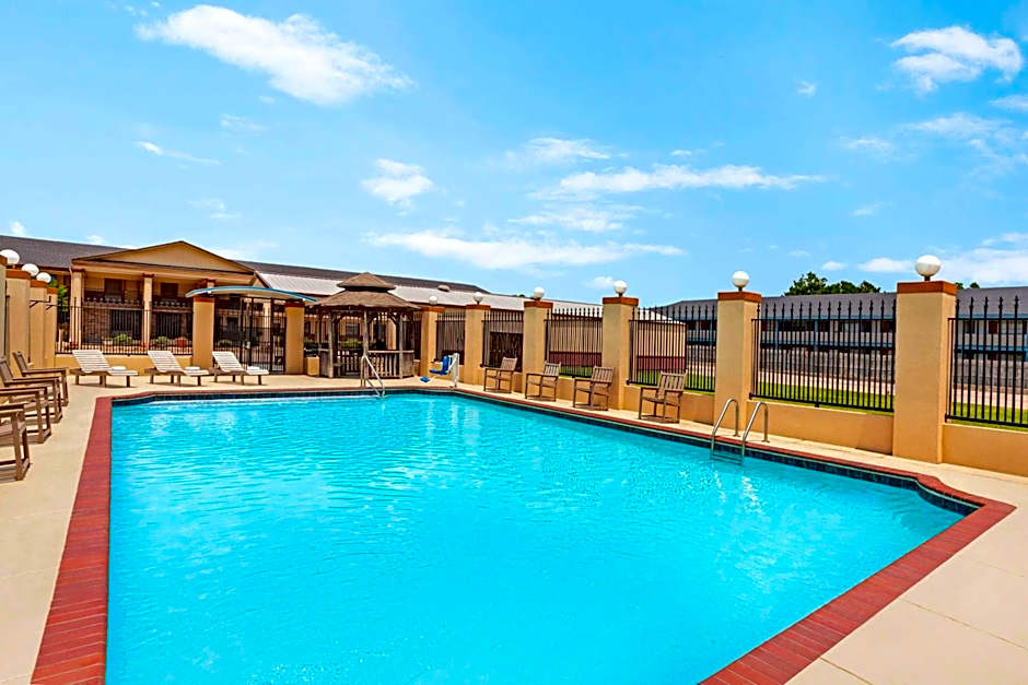 Days Inn by Wyndham Paris