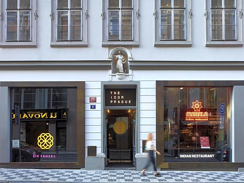 The ICON Hotel & Lounge