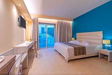 Studio garden view with balcony