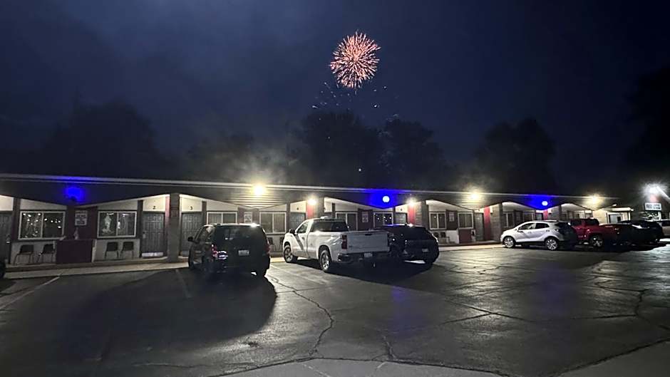 Pinconning Trail Inn Motel