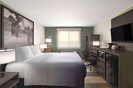 Queen Room - Mobility Access/Non-Smoking