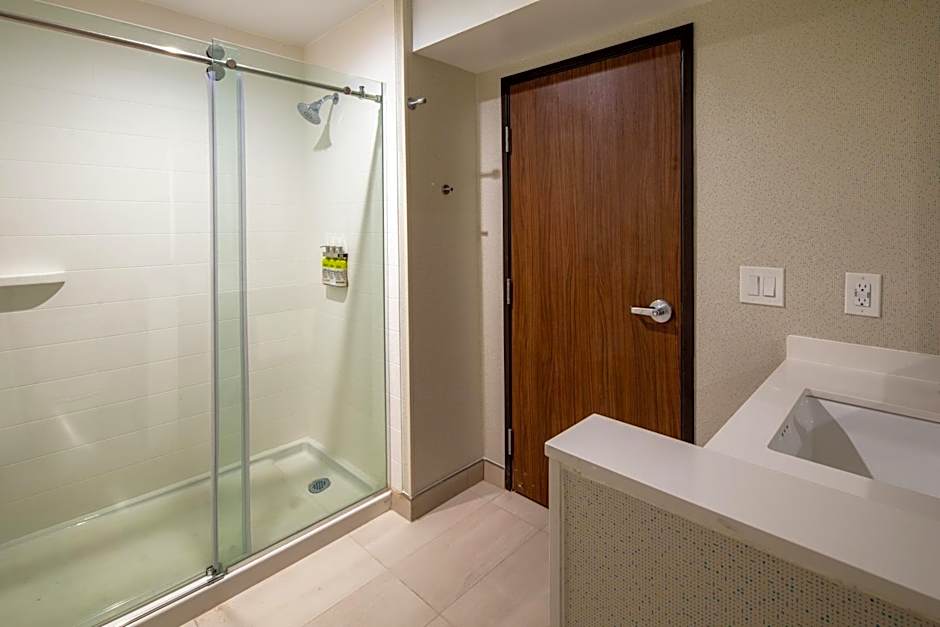 Holiday Inn Express and Suites Chatsworth By IHG