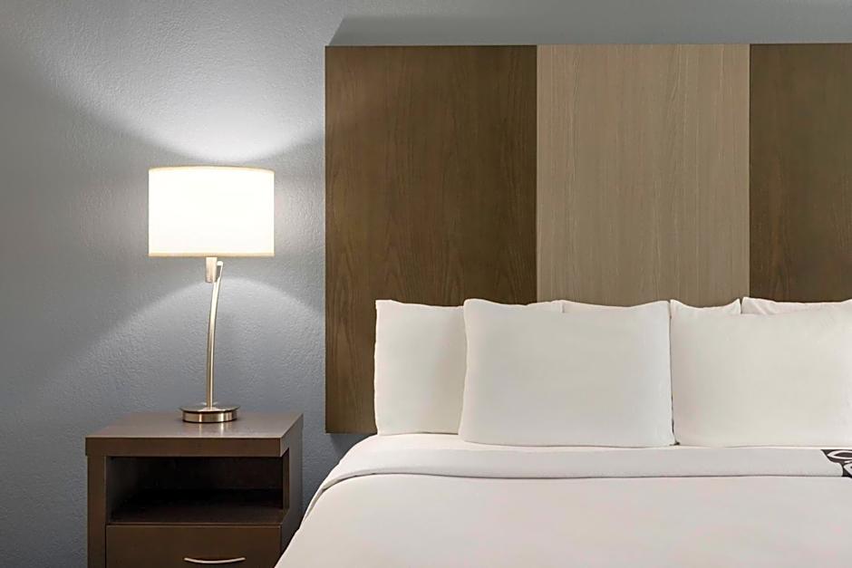 La Quinta Inn & Suites by Wyndham Peru Starved Rock St Park 