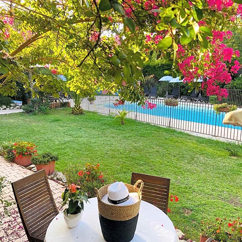 Logis Hotels La Bastide des Golfs