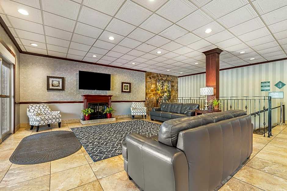 Ramada Hotel & Conference Center by Wyndham State College 