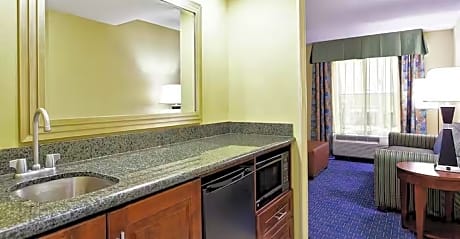 1 King Hearing Accessible Suite Non-Smoking