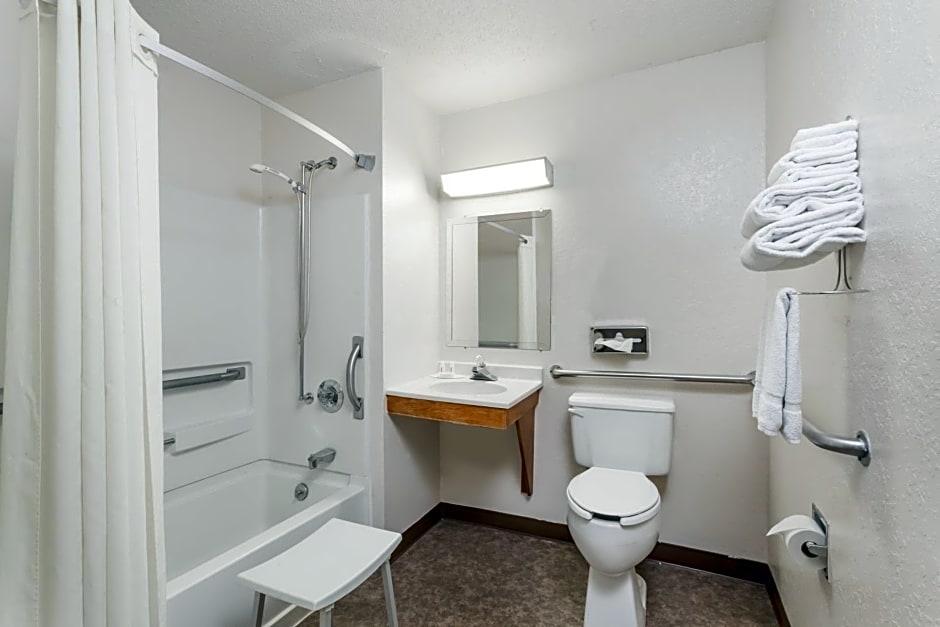 Super 8 by Wyndham Sidney NY