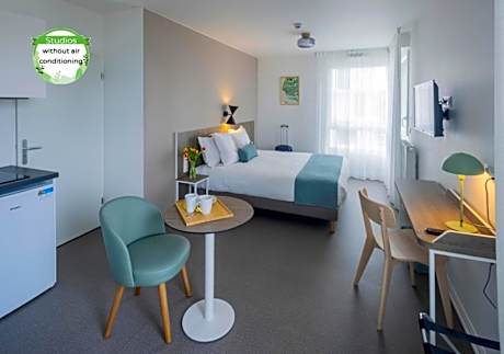 Standard Studio (Double Bed)