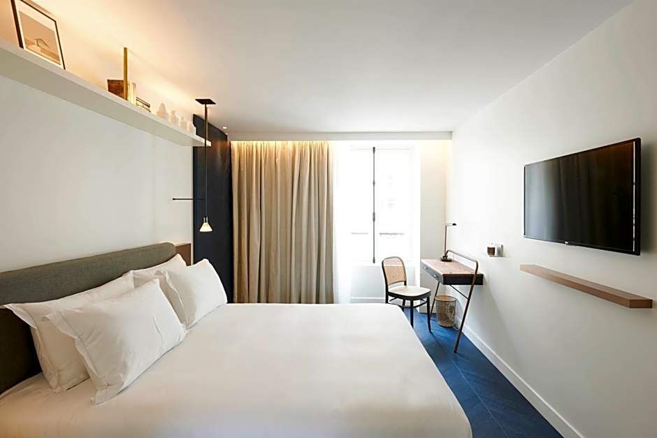 Perpetual Elysee Montaigne