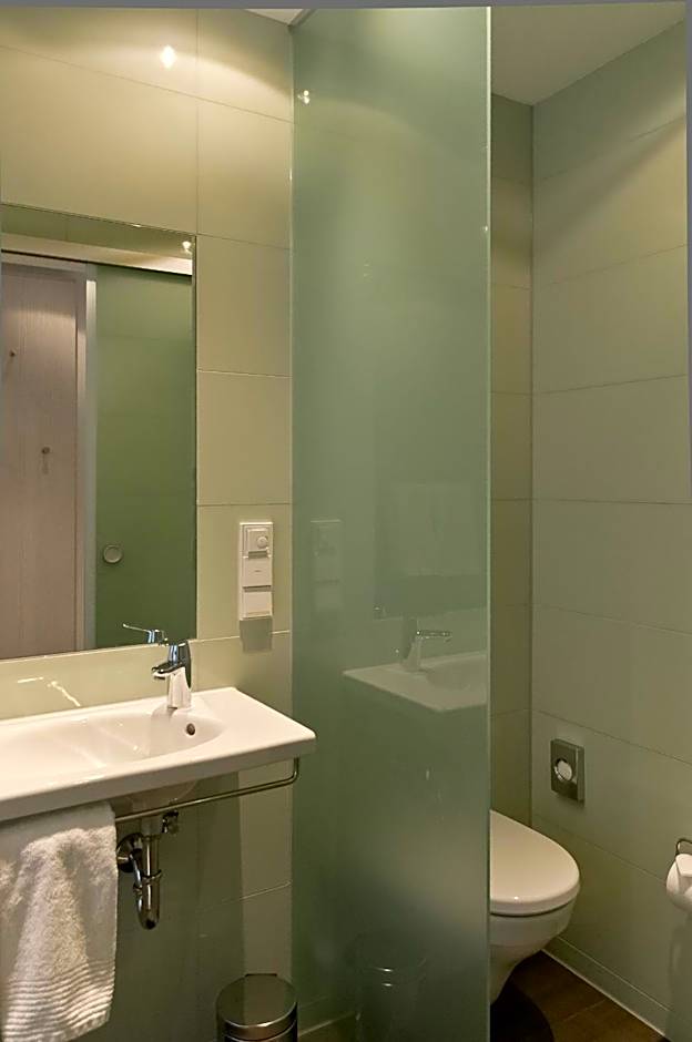 Super 8 by Wyndham Munich City North