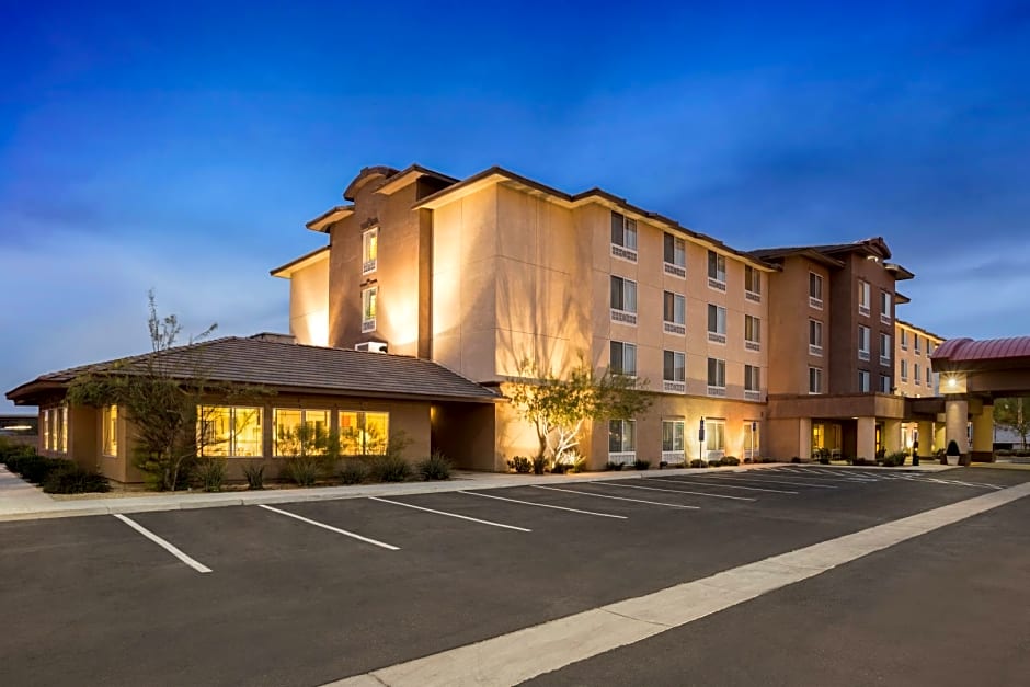 Holiday Inn & Suites - Barstow, an IHG Hotel