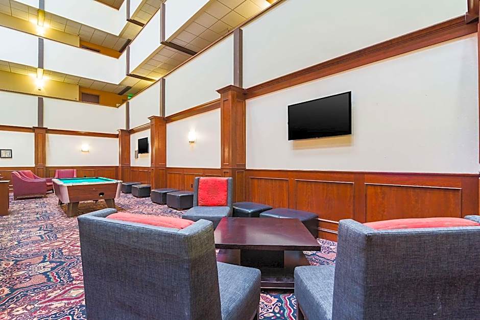 Clarion Hotel Convention Center