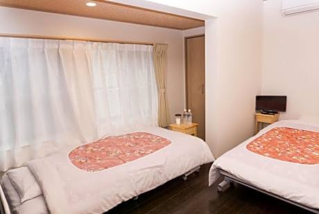 Twin Room with Shower