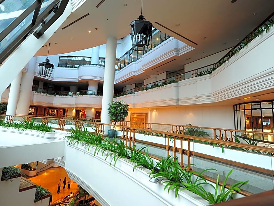 Montien Riverside Hotel