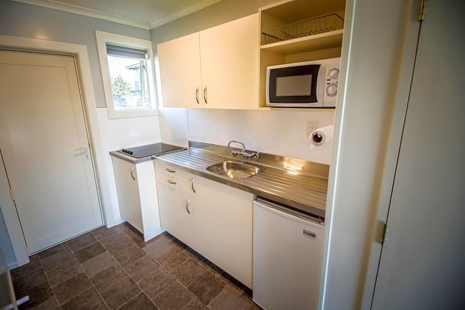 AAA Thames Court Motel