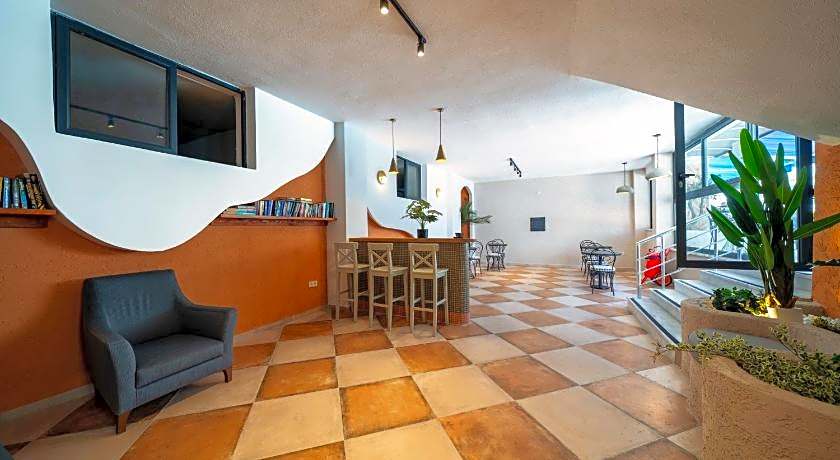 Montebello Deluxe Hotel