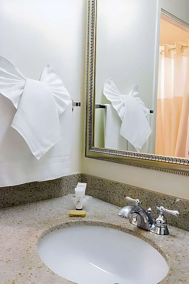 Oakland Airport Executive Hotel