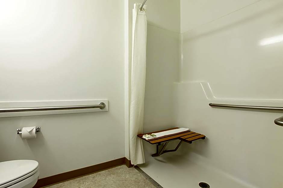 Super 8 by Wyndham Central Pt Medford