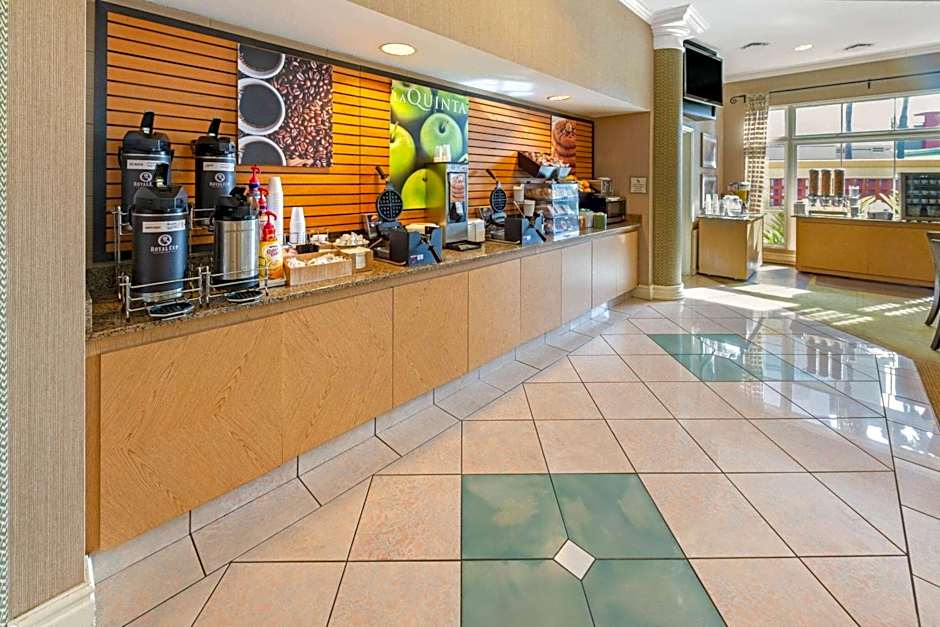 La Quinta Inn & Suites by Wyndham Usf (Near Busch Gardens)