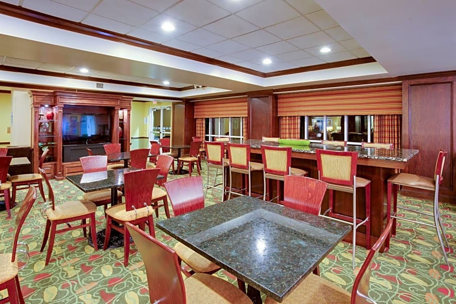 Holiday Inn Express Hotel & Suites Charleston-Ashley Phosphate, an IHG Hotel