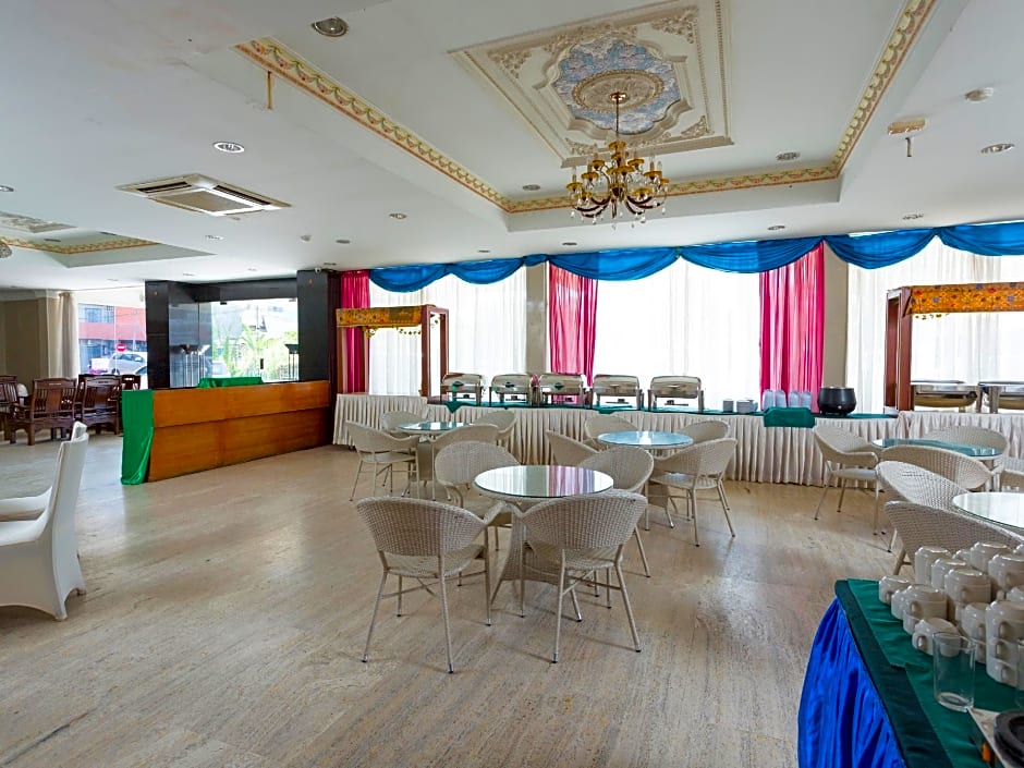 OYO 89619 De Choice Hotel