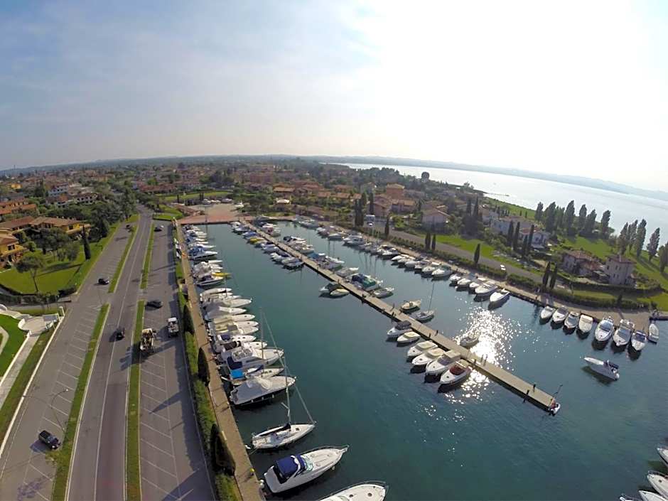 BellaSirmione Holiday Apartments