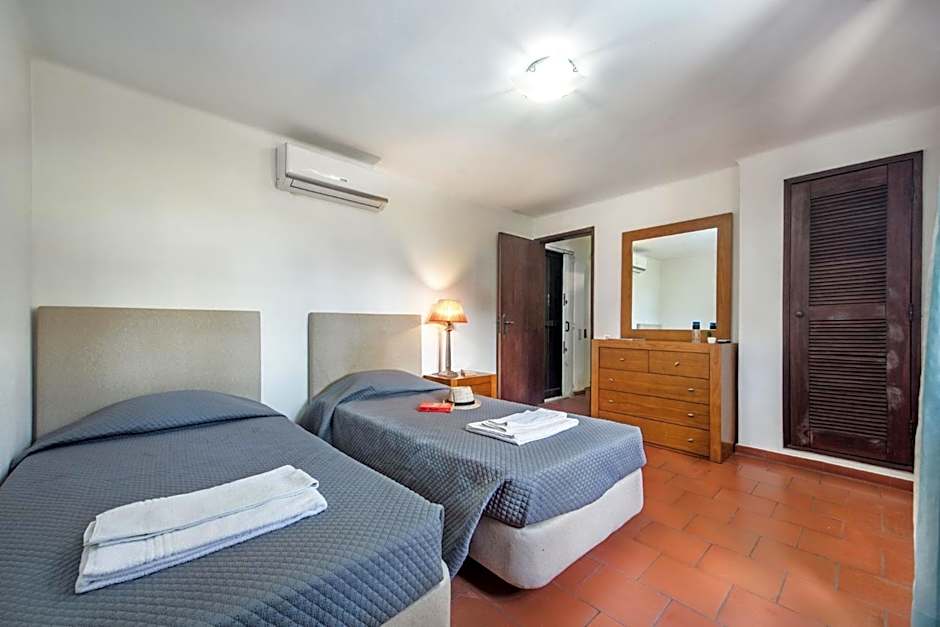 Perfect Retreat Overlooking Pinhal Golf Course, Private pool, Off-street parking