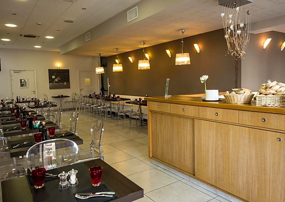 Esatitude Hotel