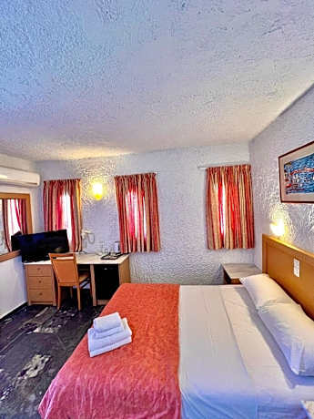 Standard Room with Garden View