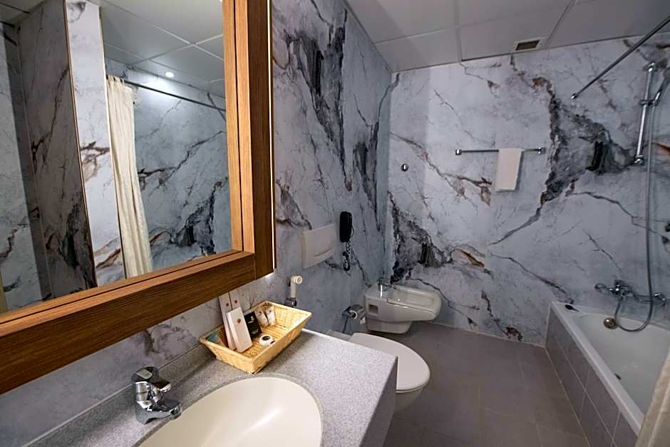 Ramee Guestline Hotel