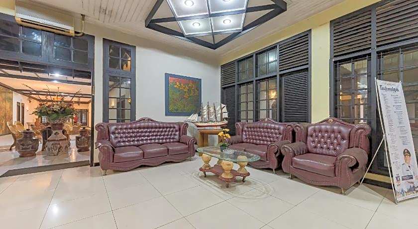 Urbanview Hotel Crown Tasikmalaya by RedDoorz