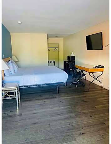 King Room - Non-Smoking