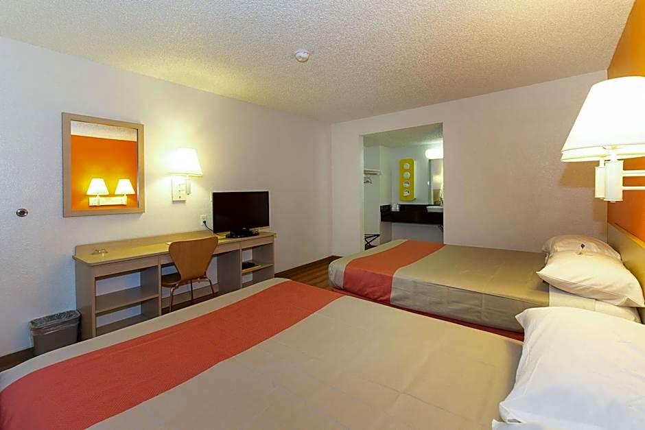 Motel 6 Hayward, CA- Silicon Valley Gateway