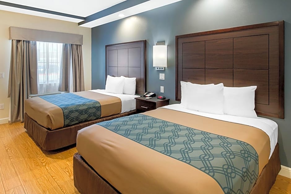 Econo Lodge Inn & Suites