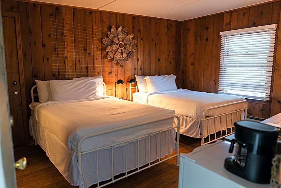 Whispering Winds Motel