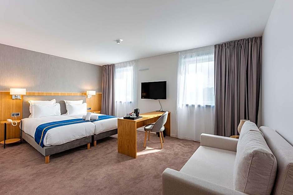 Brit Hotel Privilege Paris Rosny-sous-Bois