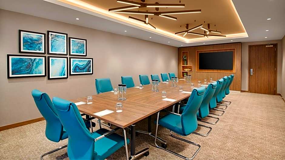 Holiday Inn London Gatwick - Worth By IHG